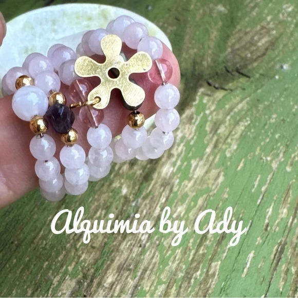 Pink quartz and white opal beaded handmade dainty ring - Picture 4 of 10